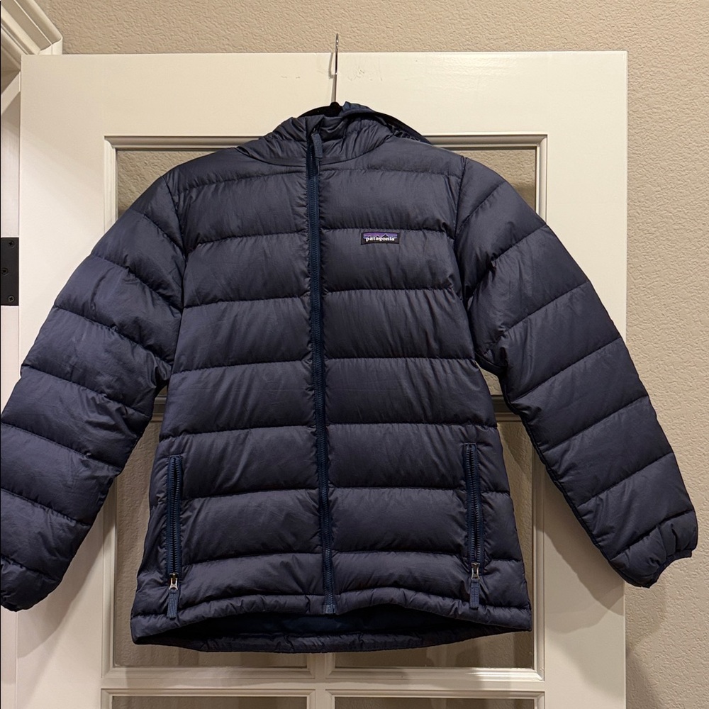 Patagonia Kids Dark Blue Hi-loft down jacket. Size L , 12 kids